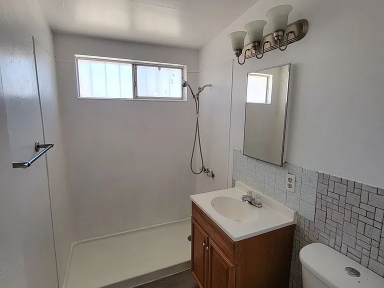 987 J St — Photo 7