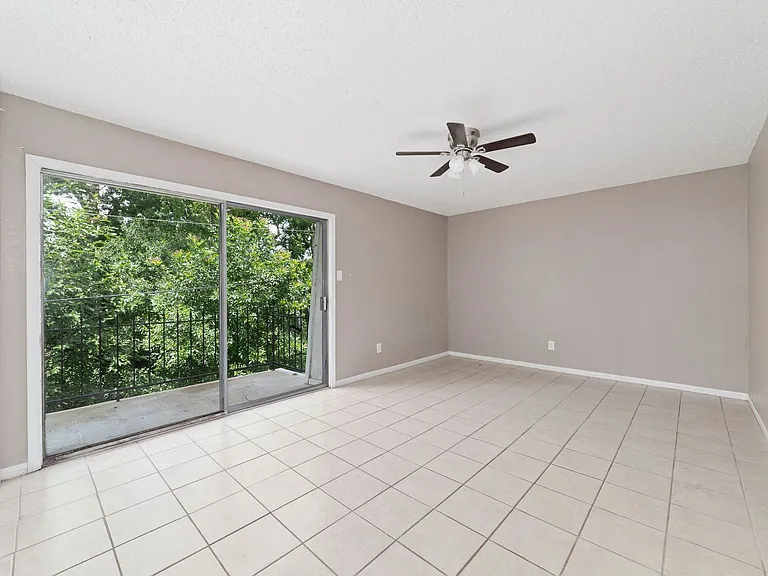 Newly Renovated Apartment In Houston — Photo 28