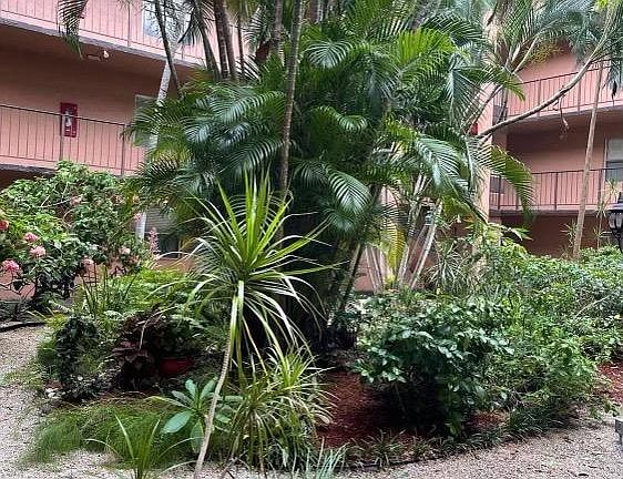2nd image of 2861 Somerset Dr APT 207
