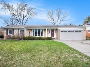 17579 Fairway St, Livonia, MI 48152