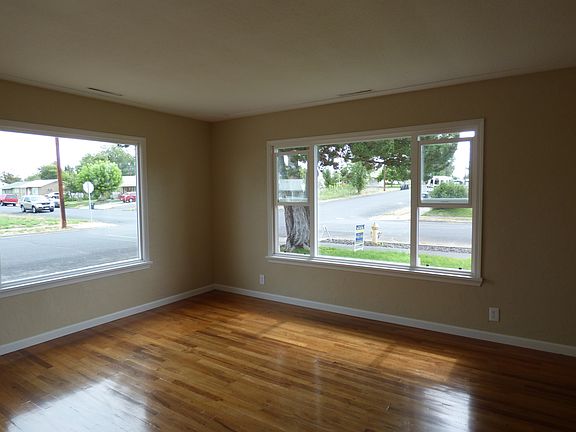 4th image of 802 S Hawthorne Dr