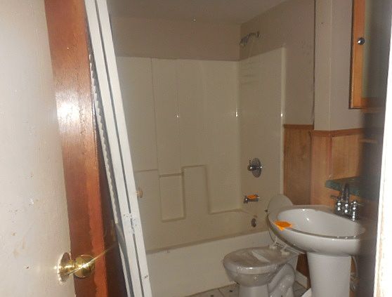 3rd image of 1864 Montgomery Ave