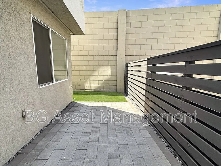 3909 Wattling St — Photo 37