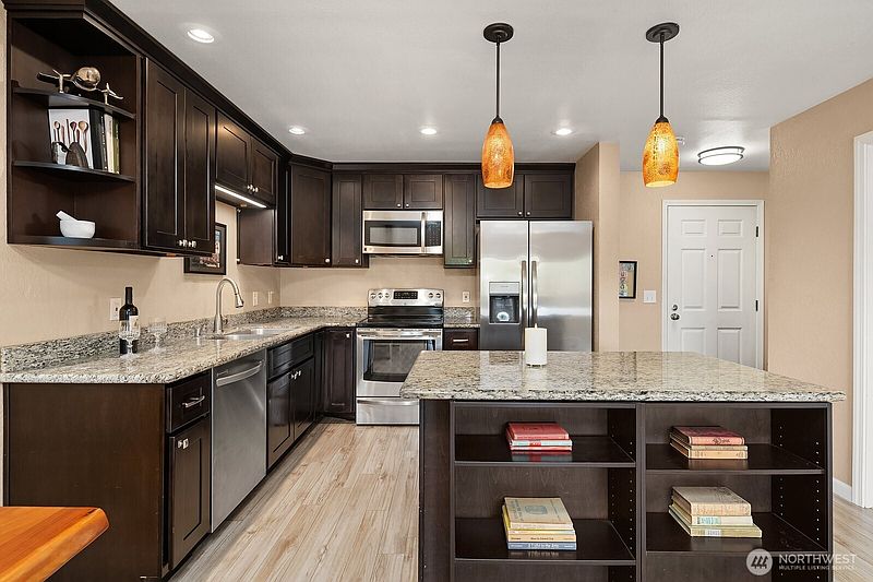 4th image of 25044 Lake Fenwick Road #32