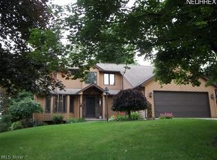 3908 Oakridge Dr, Louisville, OH 44641
