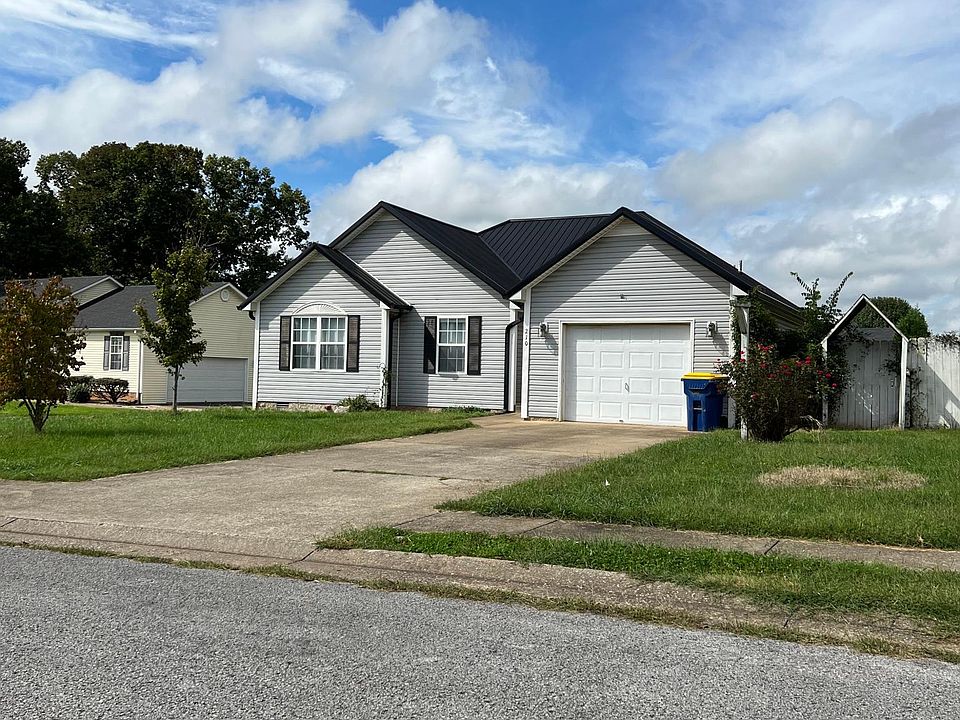 1st image of 210 White Oak Ct