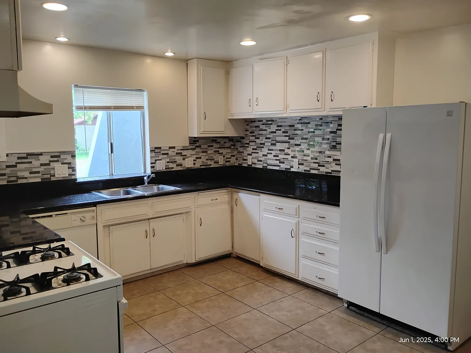 22122 Van Buren St — Photo 3