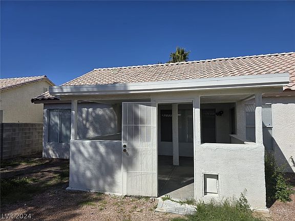 5th image of 4413 Ocean Breeze Ave