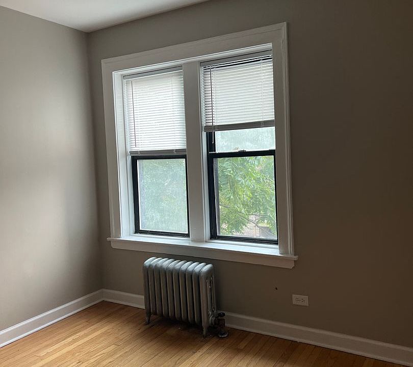 2nd image of 6920 S Oglesby Ave #6926-2613