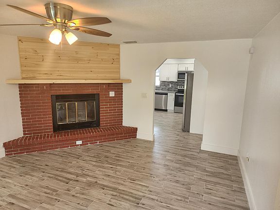 3rd image of 4624 Wisteria Dr