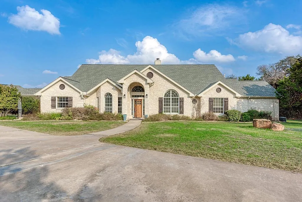 5 bed, 4.0 bath, 3769 sqft, $5,545 — Photo 1