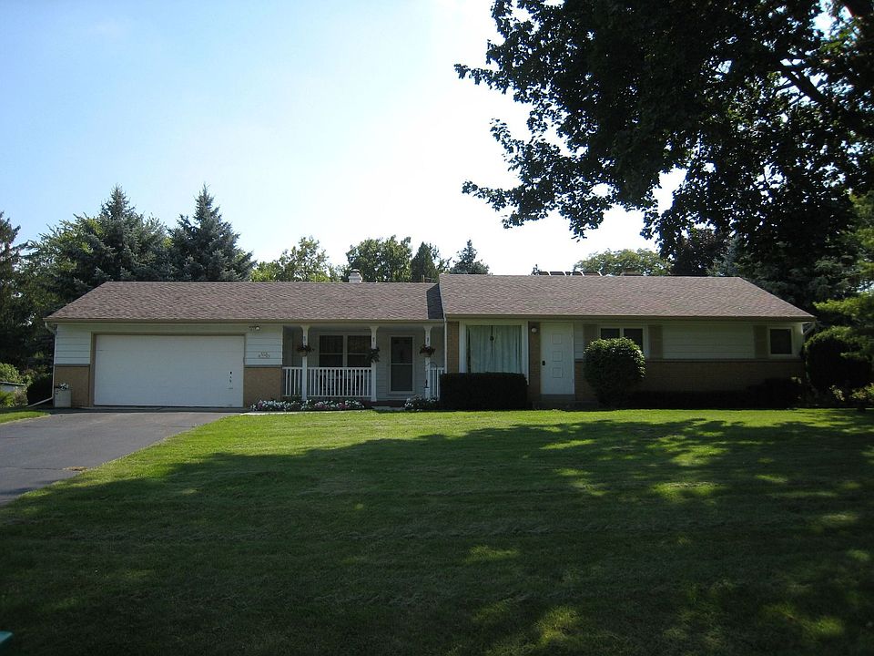 Great Curb Appeal!