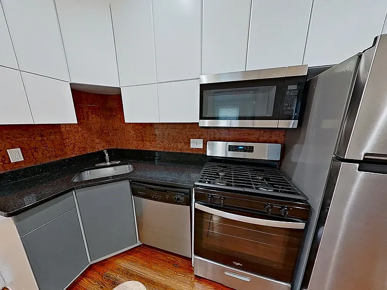 73 Thatcher St #2O2 — Photo 4