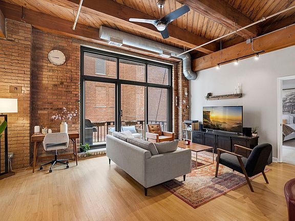 4th image of 1330 W Monroe St APT 216