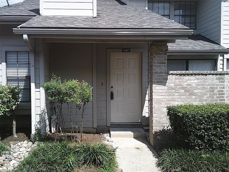 13427 Garden Grv #ST750 — Photo 10