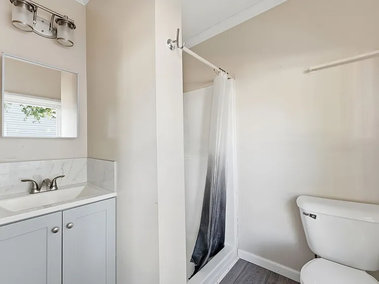 214 Markham St — Photo 14
