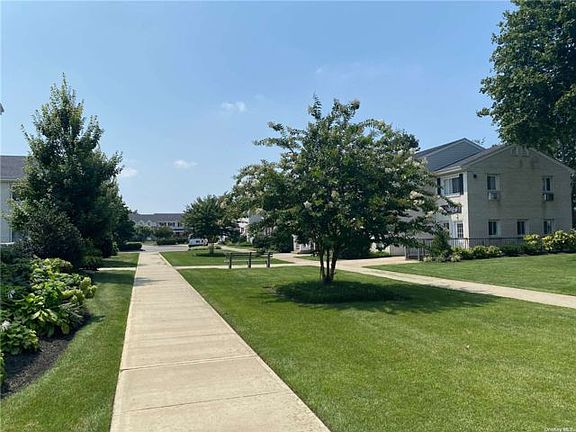 3rd image of 348 Dawson Ln