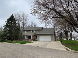 107 Circle Dr, Sibley, IA 51249