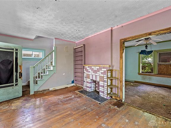5th image of 144 Laura Ave