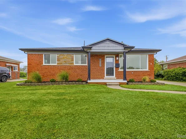 27737 Rockwood St, Saint Clair Shores, MI 48081