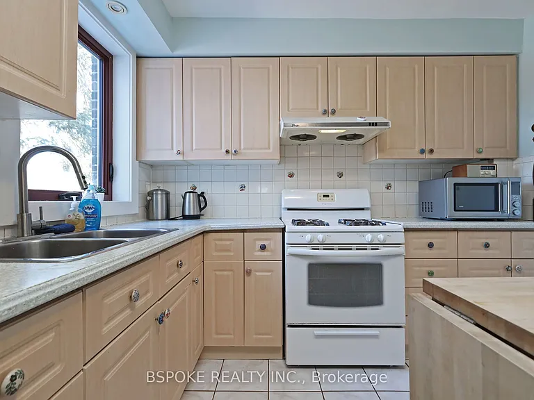 139 Greenwood Ave — Photo 7
