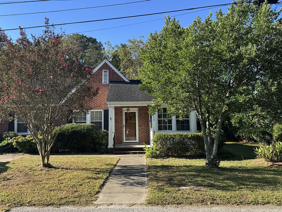 1st image of 208 E Holt St