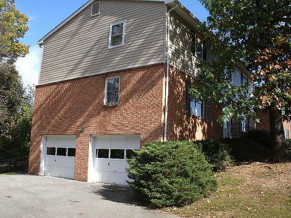 3rd image of 842 Duke Of Gloucester St SW