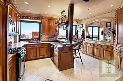 3rd image of 415-423 E 54th St #21G