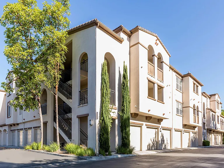Laurel Glen Apartment Homes — Photo 11