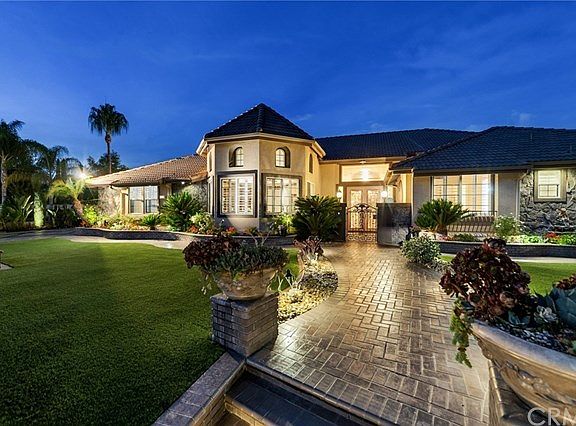 2nd image of 935 Mangrove Cir