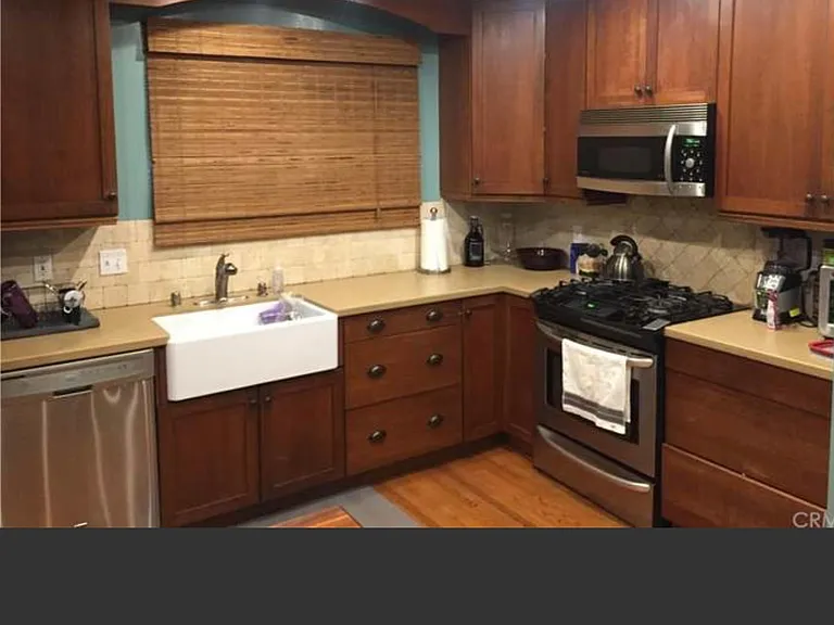4635 Fendyke Ave — Photo 7