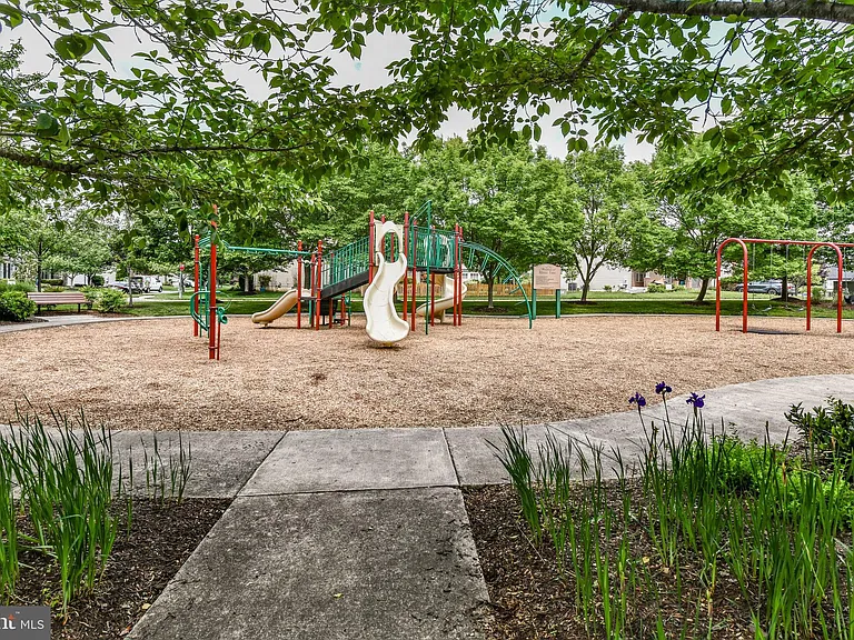 14104 Flicker Ct — Photo 62