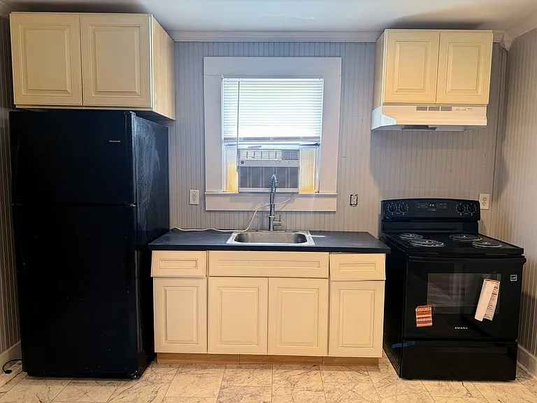 316 Kirkman St #B — Photo 5