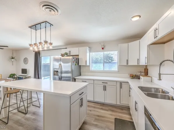 4717 Aladdin Ln, Las Vegas, NV 89102