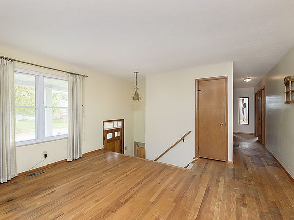 5th image of 3645 Margaret Ave