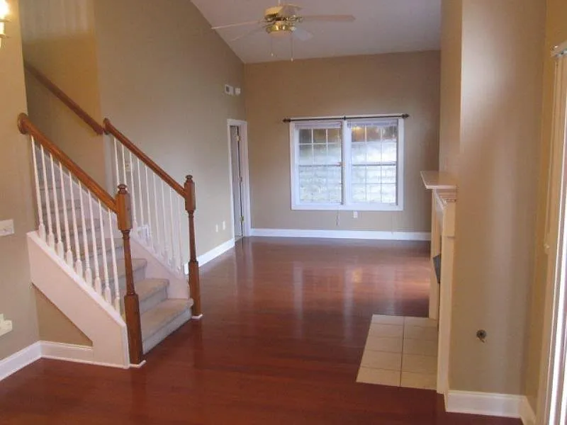 3 bed, 1360 sqft, $1,650 — Photo 2