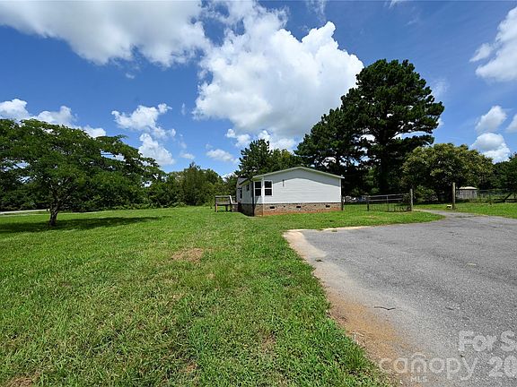 3rd image of 108 Daves Rd