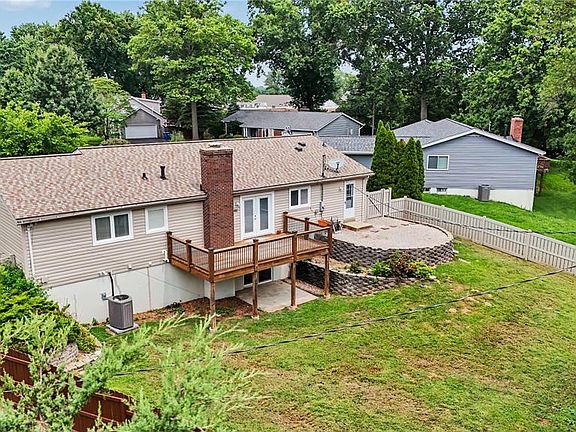 3rd image of 50 White Plains Dr