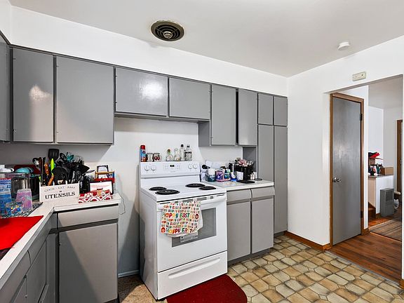 2nd image of 2114-2116 Lake Point Dr