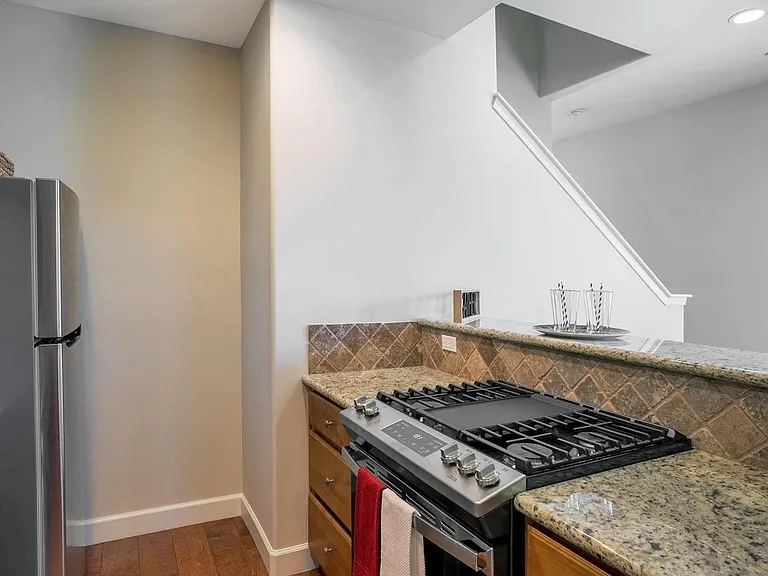 617 S Roosevelt St — Photo 14