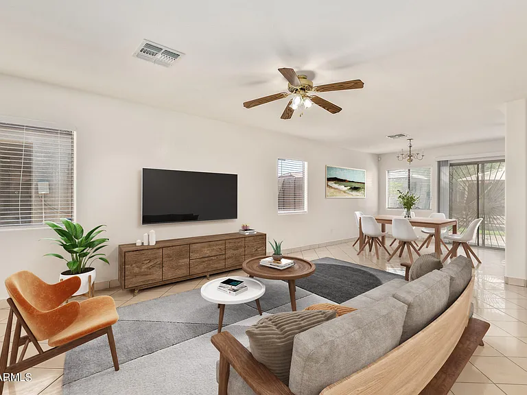 1525 W Burgess Ln — Photo 2