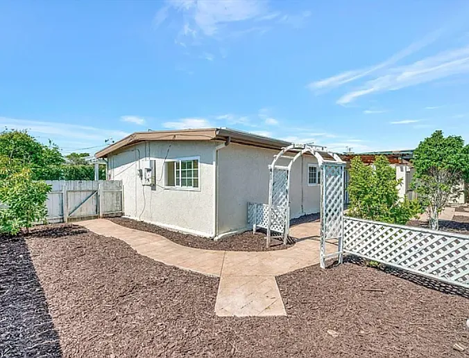 382 Montcalm St — Photo 16