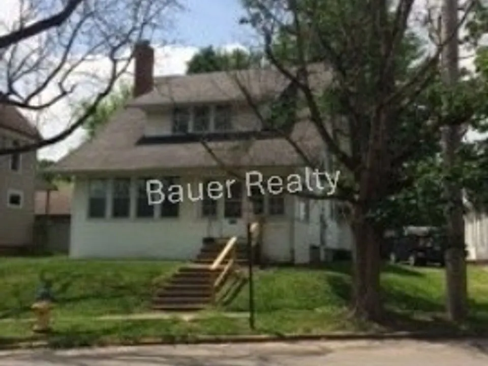1004 Troy Rd