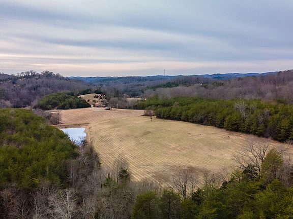 3rd image of 802 Deep Springs Cemetery Rd