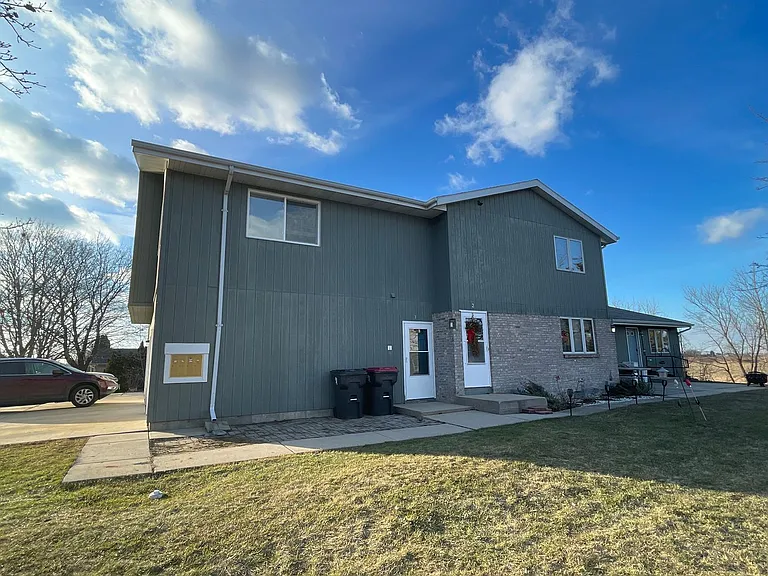 700 Meadow Park Dr — Photo 4
