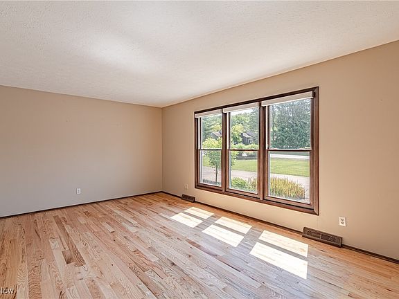 4th image of 8150 Stoney Brook Dr