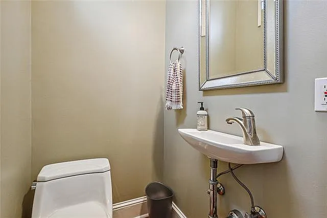 8539 Freret St — Photo 13
