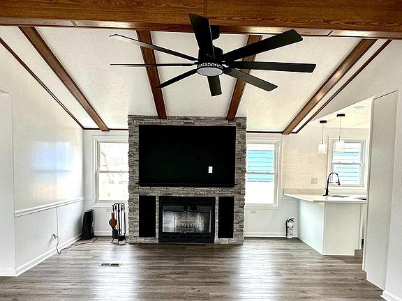 2nd image of 606 Red Oak Dr