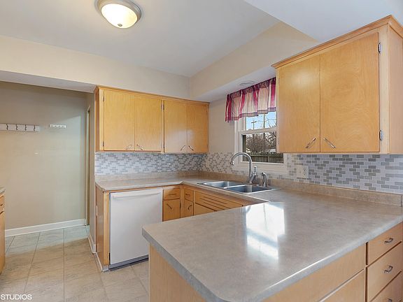 3rd image of 776 Grant Ave