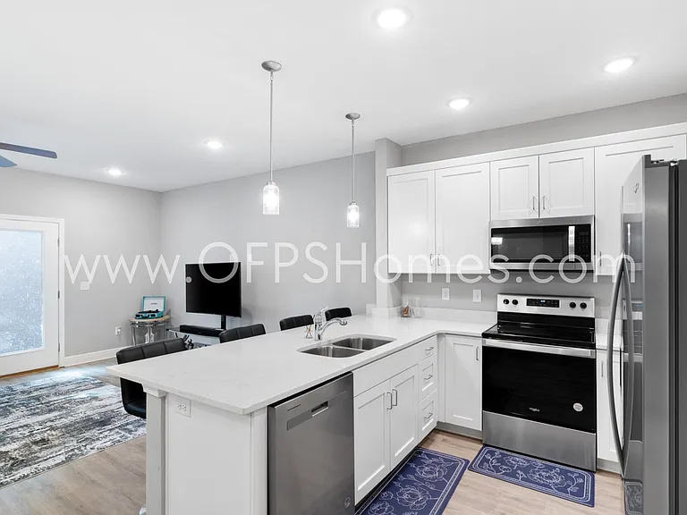 319 Carmel Dr #4 — Photo 8
